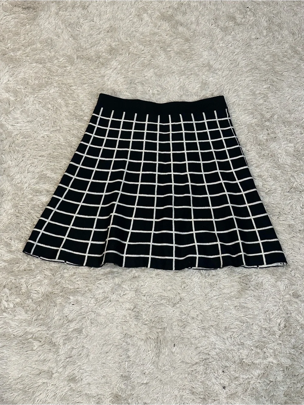 Ann Taylor Black and White Pattern Skater A-Line Skirt - Small Mark - Petite